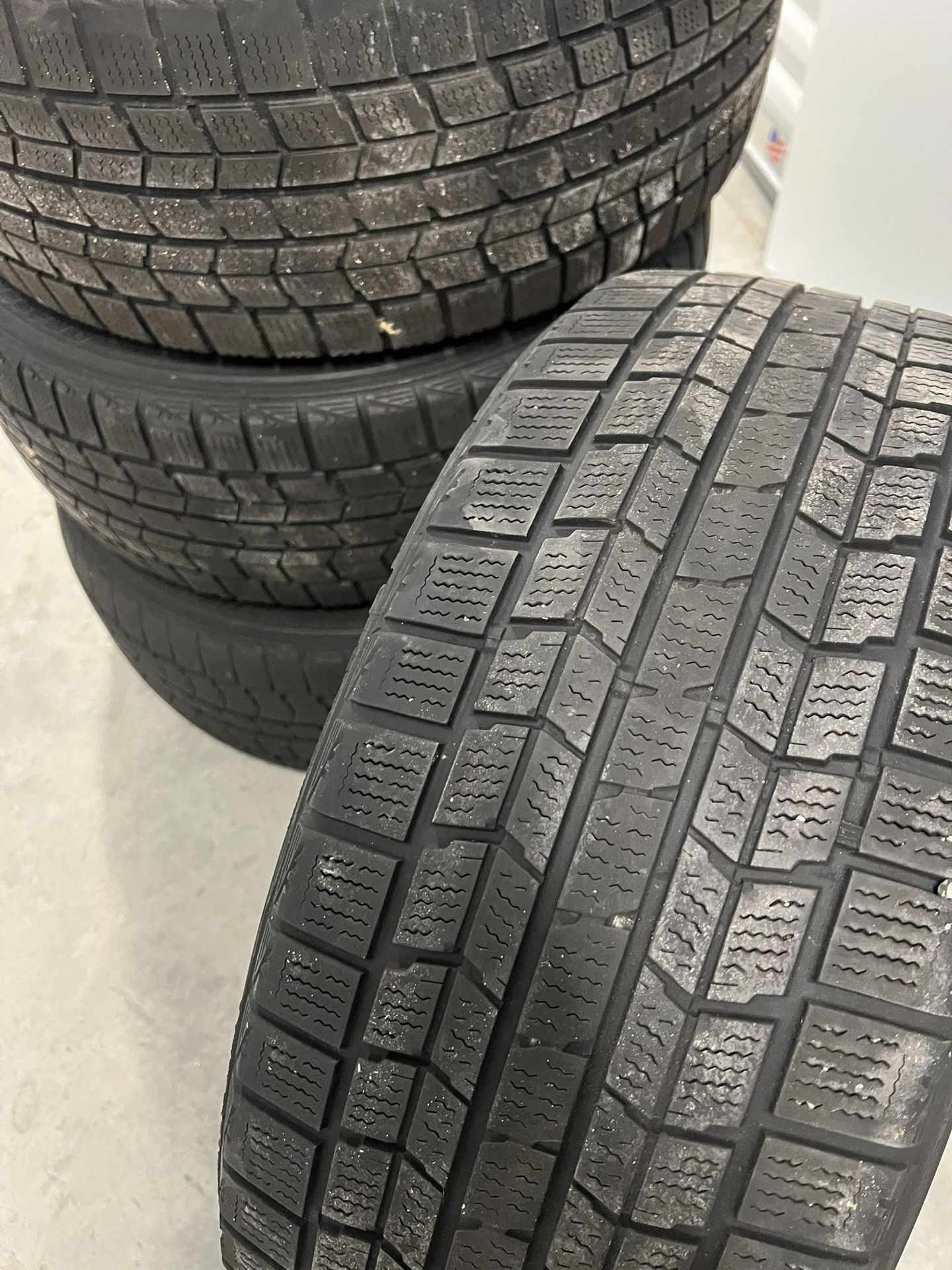 4 24 Inch Winter Dunlop Graspic DS-3 215/50R17 Studless Tires