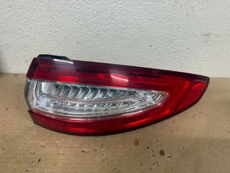 2013-2016 FORD FUSIÓN TAIL LIGHT RIGHT SIDE OEM