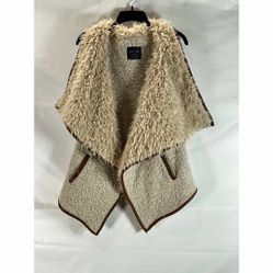 New with tags women’s large love tree Sherpa vest