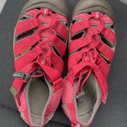 Keen Sandal