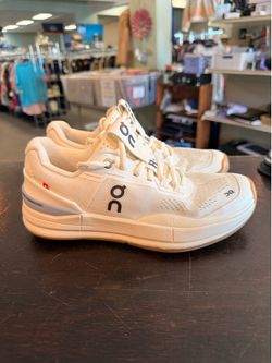 On The Roger Pro Tennis Shoes women’s size 8-Great Condition