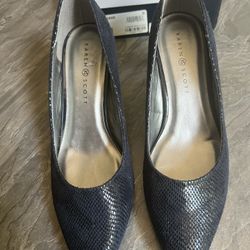 *New* Women’s Navy Dress Shoes - Size 9.5M