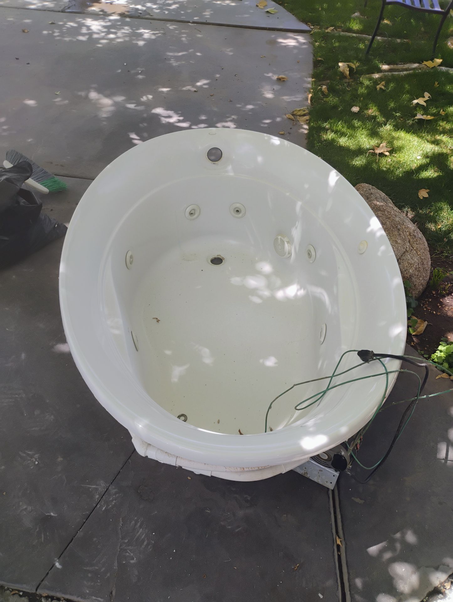 Kohler oval Jacuzzi bath tub