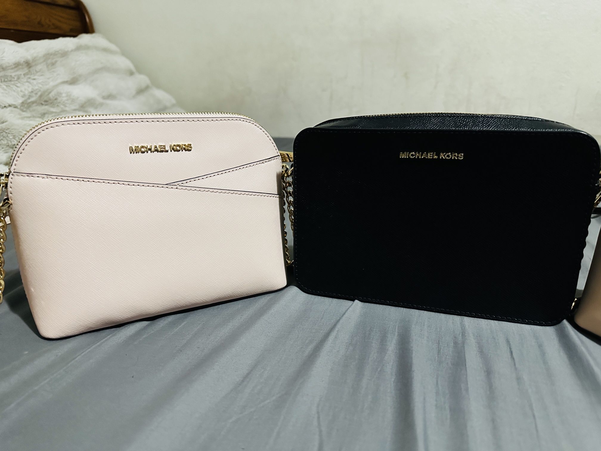 Authentic Michael Kors Crossbody Bag 👜💐