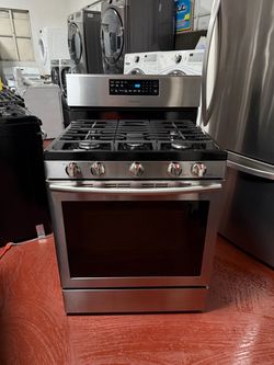 Samsung 5-burner gas stove in very good condition, working perfectly, delivered and installed with a 3-month warranty