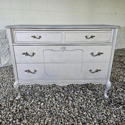 *ELEGANT* French Provincial VINTAGE Dresser by *Angelus Furniture Co* 