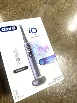 Brand New Oral B Electric Toothbrush HELPS GUMS. Multiple Modes Travel Case and 2 Brush Heads: Black