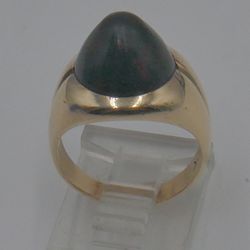 10kt yellow gold ring 6.4gr with black stone with red veins size 5.75 mint condition. 869431-2. 
