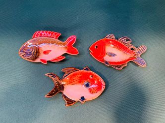Adorable Pier One 3 piece fish shaped tea bag/sauce dishes