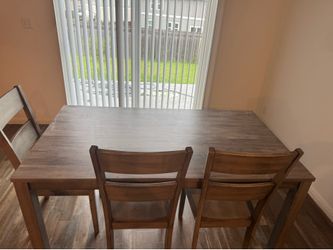 $190 Need gone ASAP dinning table