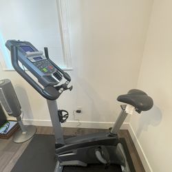 Nautilus U616 Upright Home Exercise Bike for Sale in Miami FL