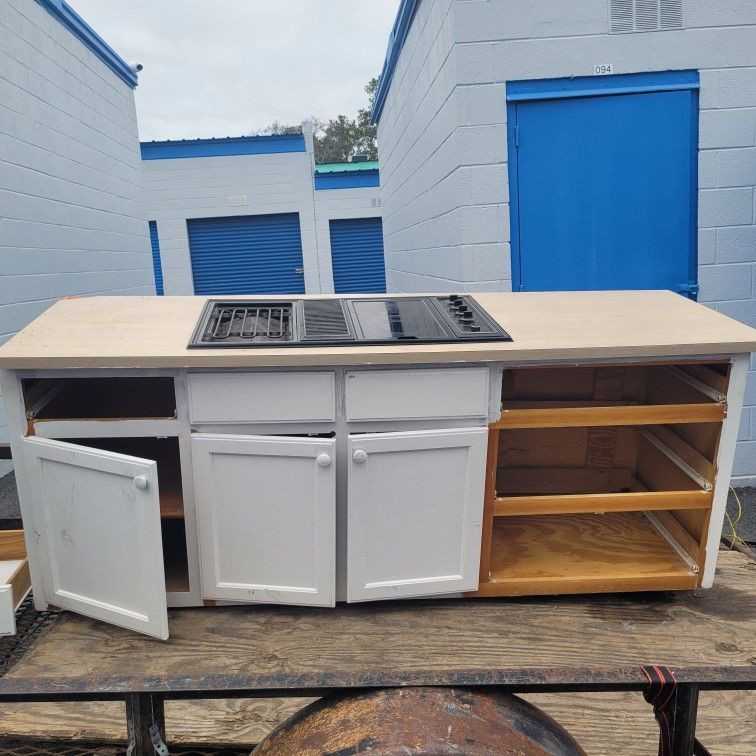 Cabinet With Grill On Top For Cooking 
