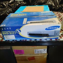 NEW IN BOX ~ Samsung DVD/CD/MP3 Player DVD-S221