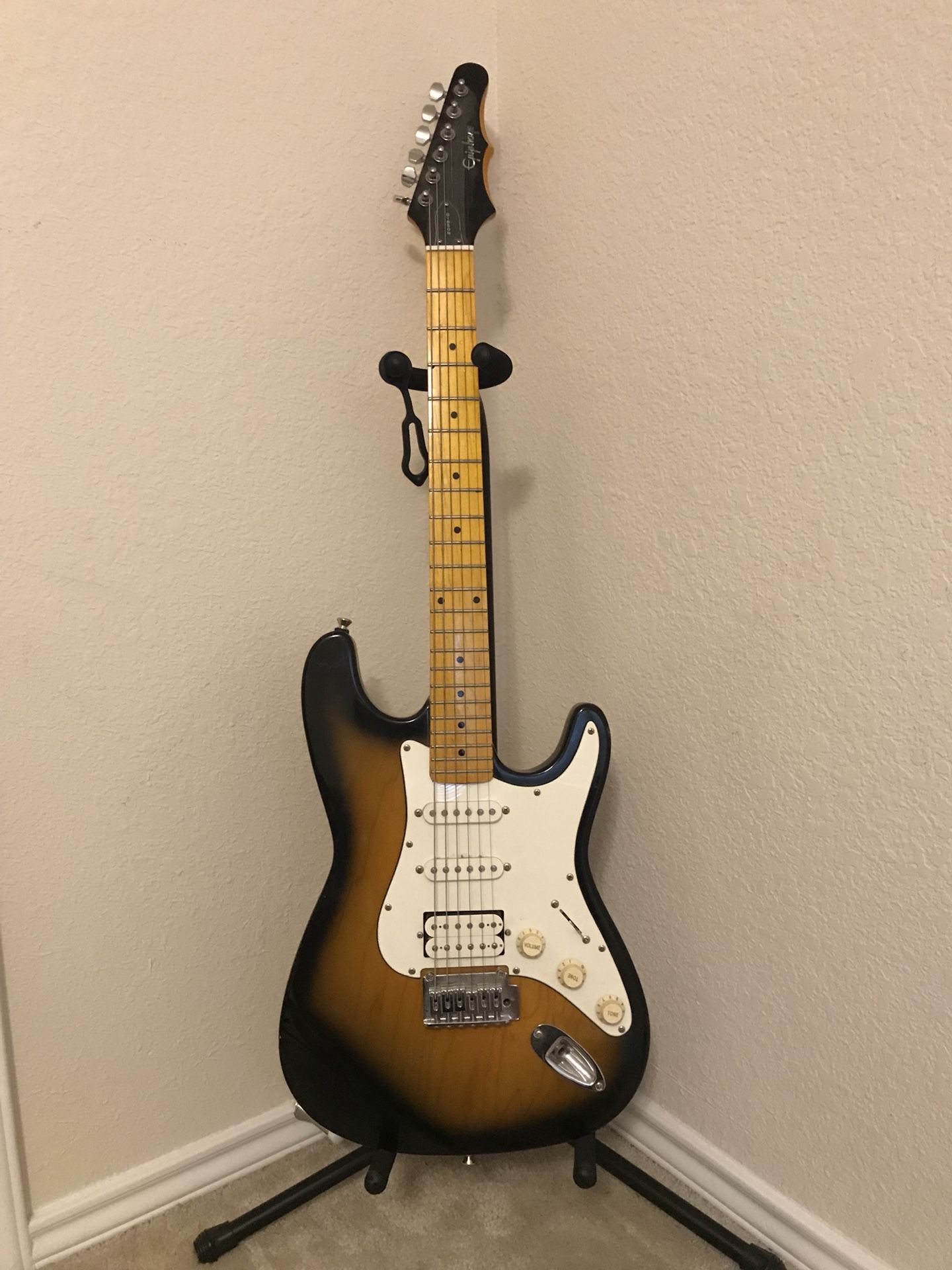 Epiphone S-310 エレキギター ケース付 バナナヘッド Epiphone S-310 1995年製 買取ました デジマートにて￥39,800で