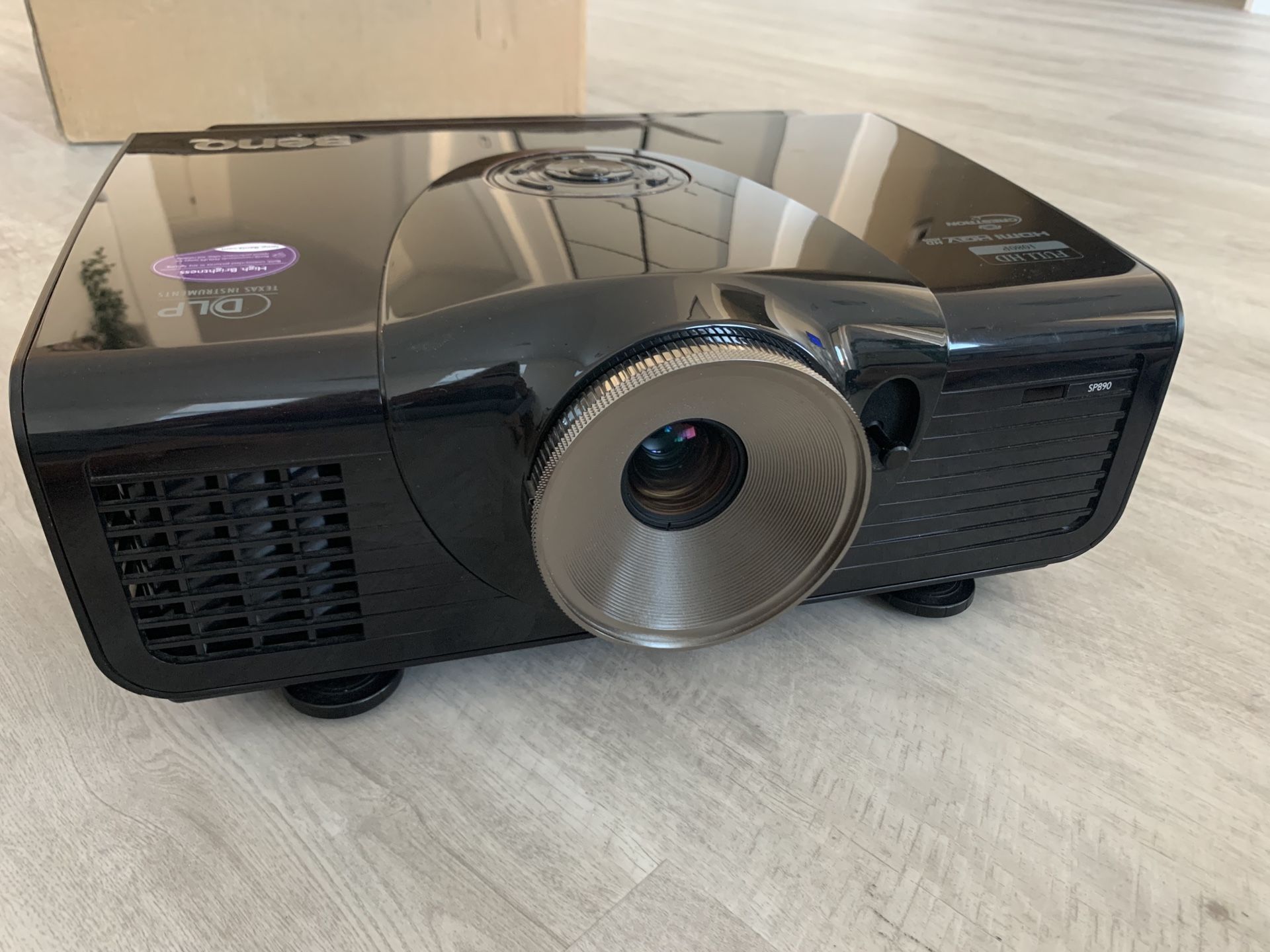 BENQ SP890 Digital projector + in/outdoor screen