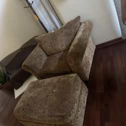 !FREE! Comfortable Couch With Footrest 