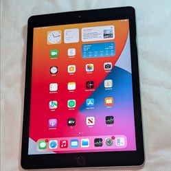 NICE  APPLE iPad 5 32GB WIFI iOS16
iPad