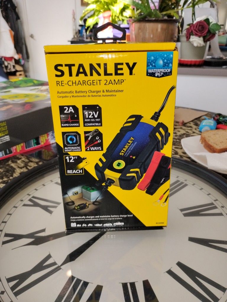Stanley 2 Amp Battery Charger and Maintainer 12 Volt