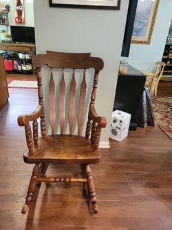 Solid Wood Rocking chair Excellent Condition