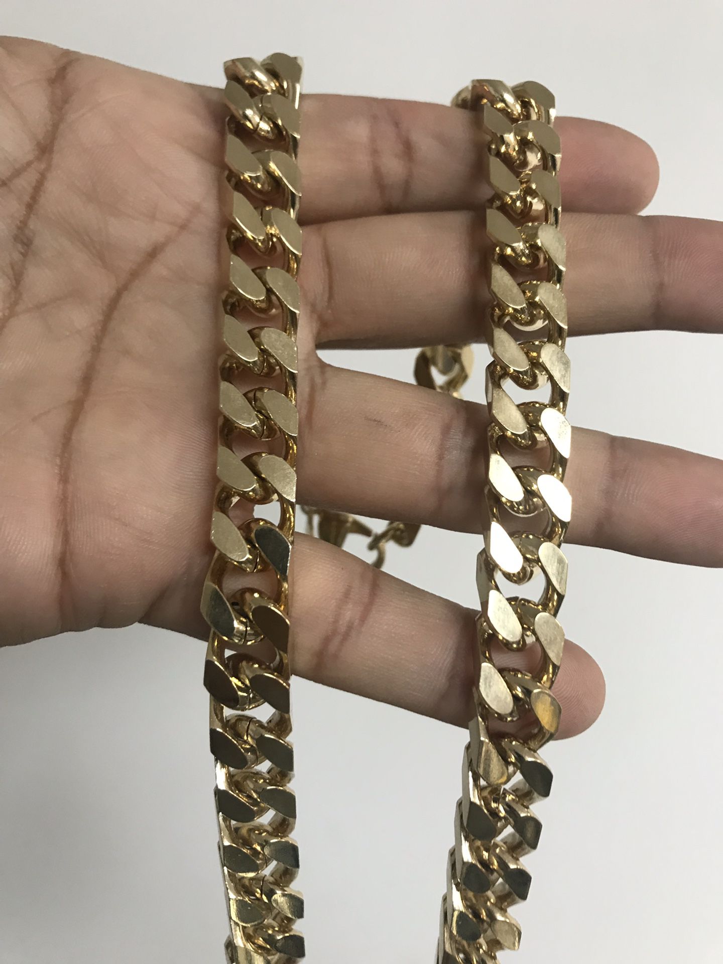 14k Gold filled Thick Cuban link chain for Sale in Houston, TX - OfferUp
