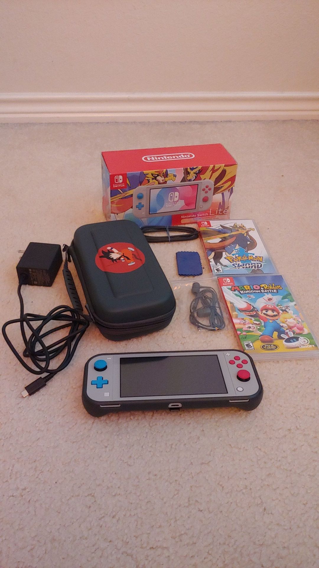 Nintendo switch lite pokemon sword and shield edition (+more)