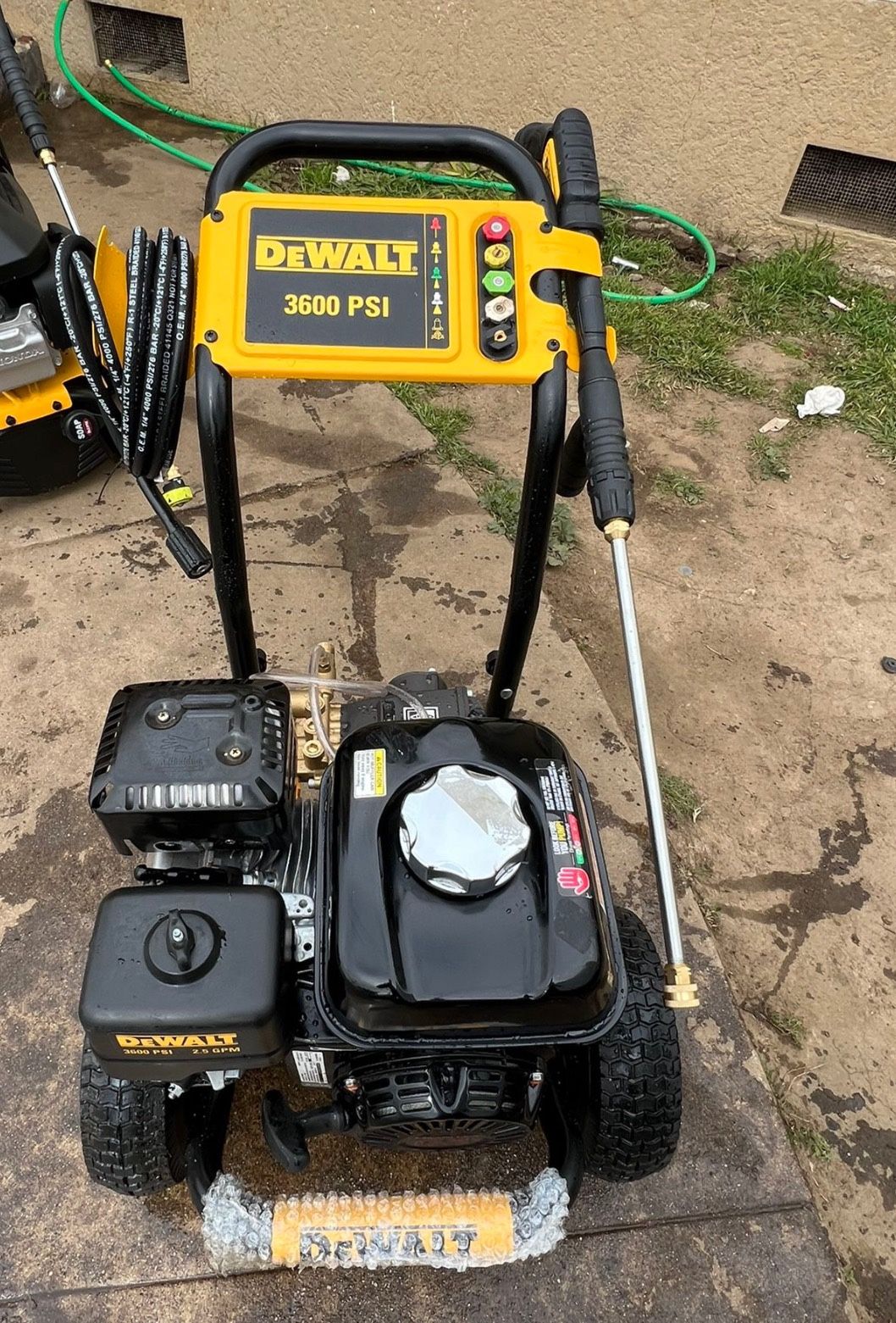 3600 psi online dewalt pressure washer