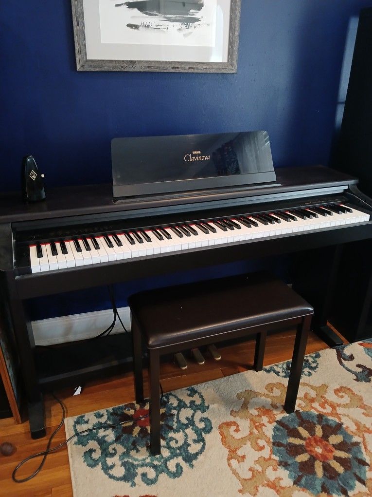 Yamaha Clavinova (CLP-123)