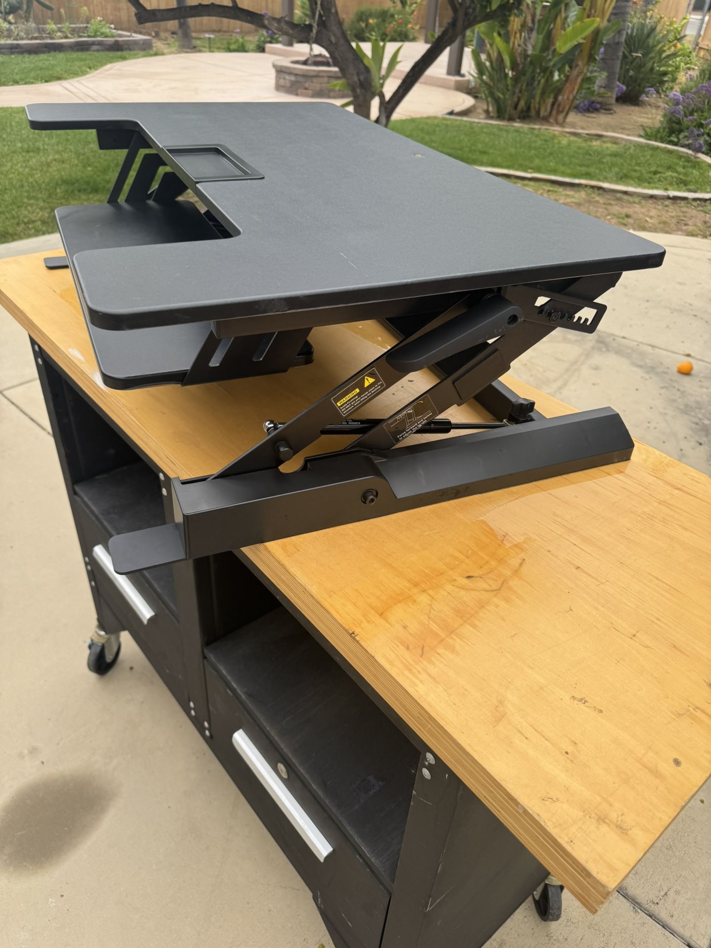 Adjustable desk