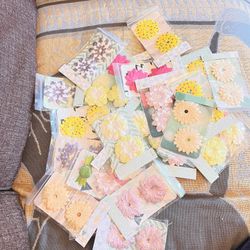 Paper flowers Embellishing 