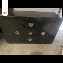 black domino chest like  new