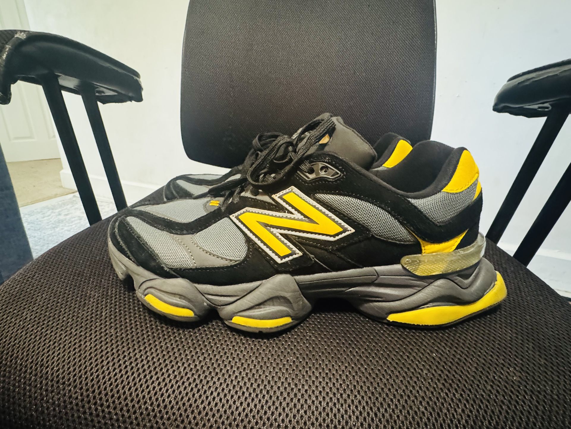 New Balance 9060 Size 9:5 Men