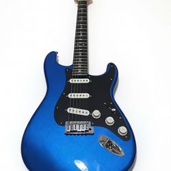 🎸 Fender American Ultra II Stratocaster – Noble Blue – Excellent Condition – $1500 OBO