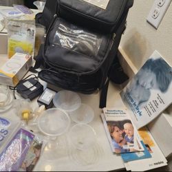 Medela Pump in Style Breastpump. It is in very good condition, and some parts are new.