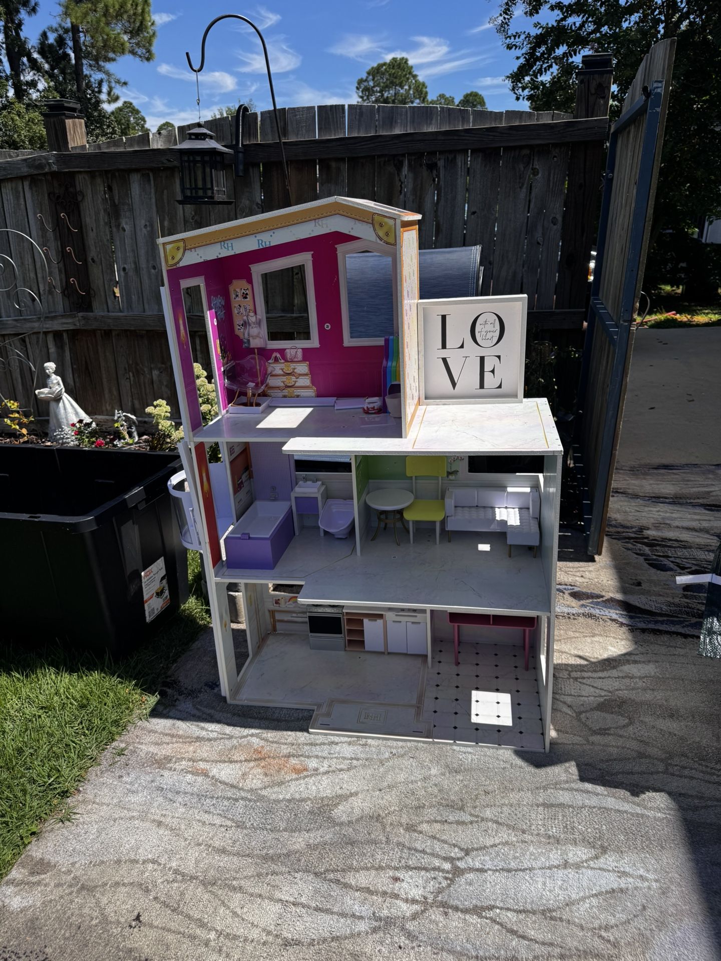 This gorgeous doll house is HUGE β 3 full stories tall and about 4 feet high! Perfect for hours of imaginative play. πΈ Itβs a discontinued model, whi