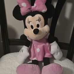 16" Minnie Mouse Plush