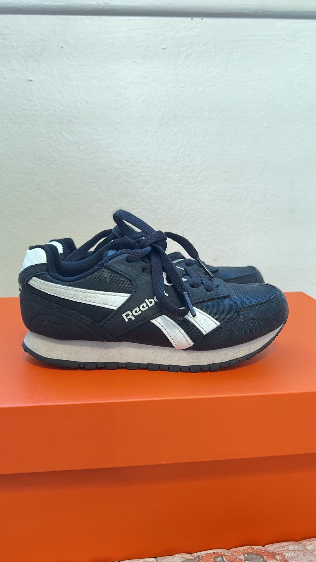 Reebok Classic Nylon Sneakers – Black/White – Size 11 (kids)