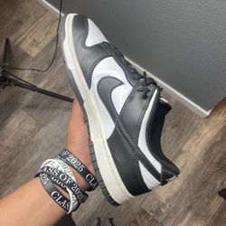 Nike Panda Dunks 