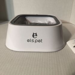 Dog Water Bowl Dog Bowl Slow Water Feeder No-Spill Pet Water Bowl 35 oz. NEW- Op