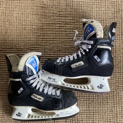 BAUER HOCKEY SKATES SZ 8.5D