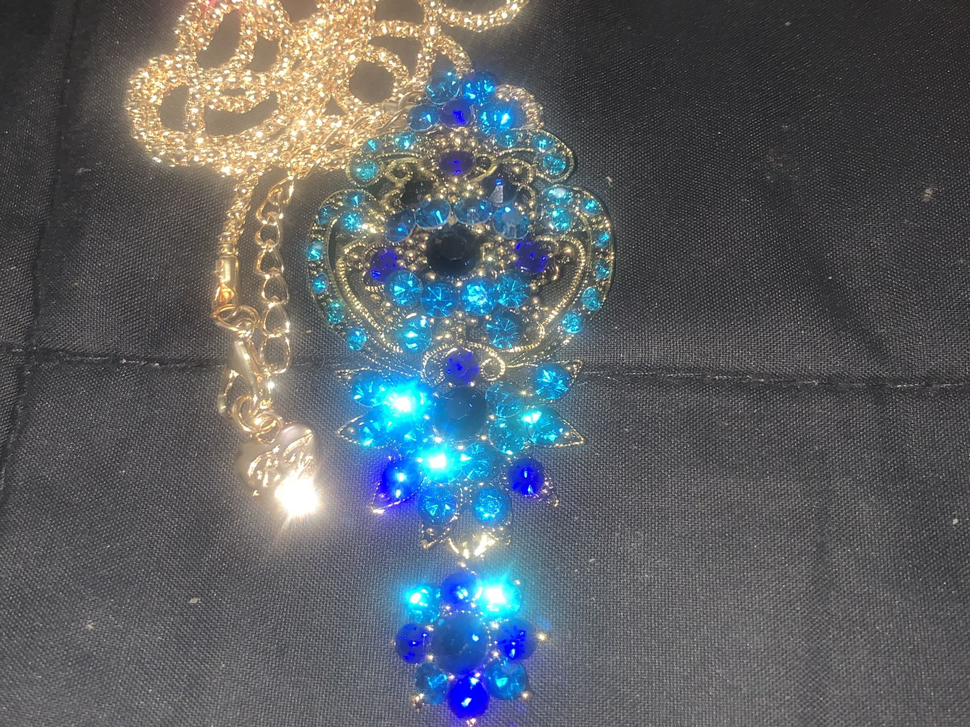 Betsy Johnson blue crystal antique style flower 🌸 pendant brooch chain