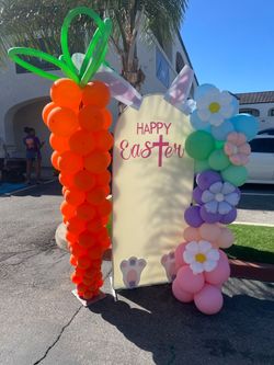 Backdrop & balloon garland.