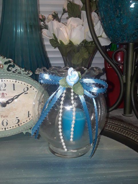 Decorative clear Glass vase candle holder w blue candle and blue ribbon like new home decor $5 Firm!!!