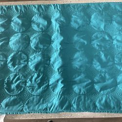 Twin bedspreads with pillow shams