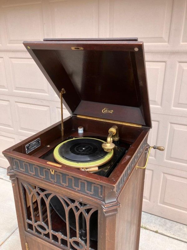 Edison Diamond Disc Phonograph, Model 250