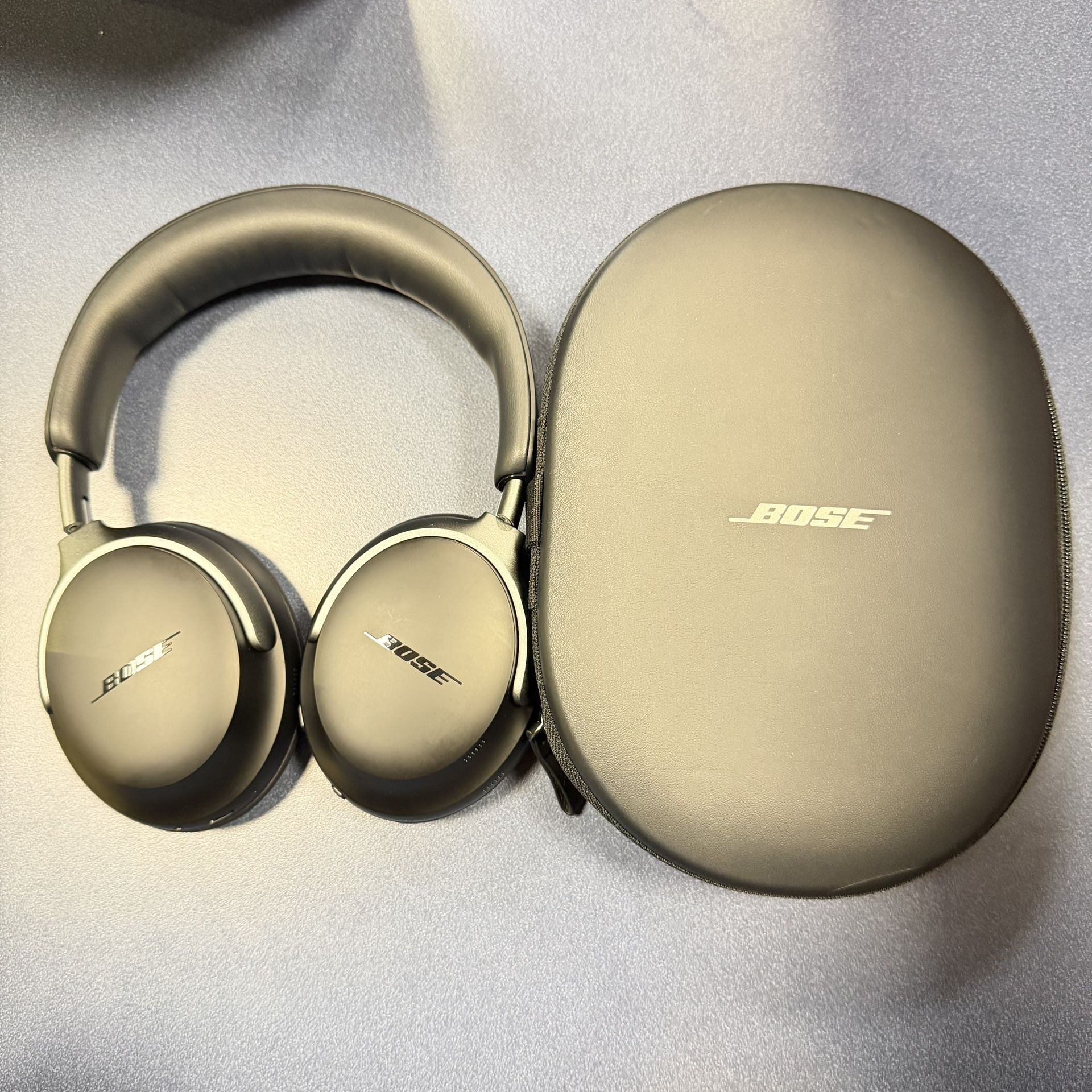 Bose QuietComfort Ultra Black With Case Like New