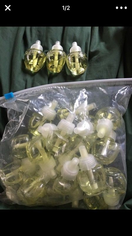 New 26 piece lot of Air wick Air freshener. From Costco firm Also included is a plug in for the refills