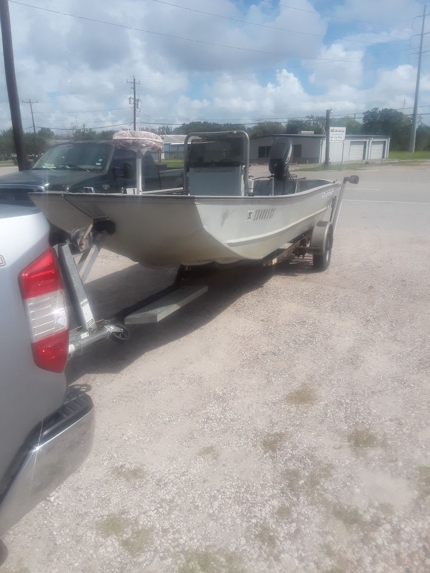 1997- 98 roughneck center console 50 hr evinrude.