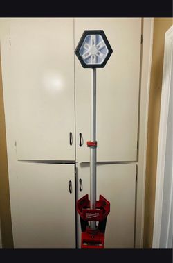 Milwaukee M18 Rocket Light