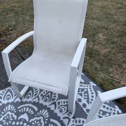 4 Chairs And Outdoor Rug 