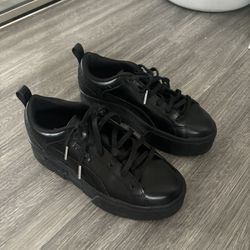 Black pumas Size 7 